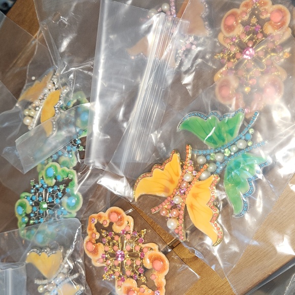 Neiman Marcus 9 Swarovski belt buckles/ scarf catcher use sash belt or snap belt - Picture 7 of 14